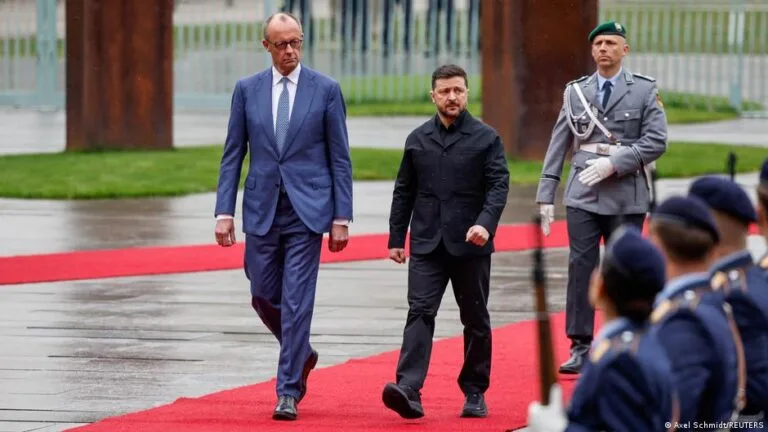 Merz prepara reunión para reactivar las negociaciones de paz en Ucrania -El Radar News
