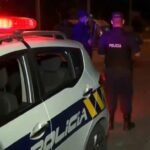 Mujer atrapada en una boca de tormenta tras ser embestida -El Radar News