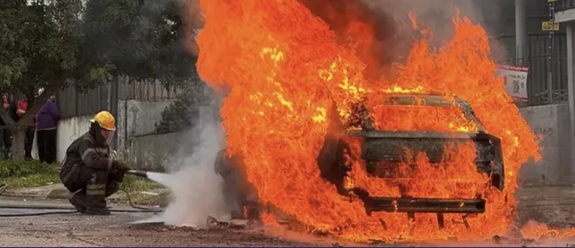 incendio-de-auto-electrico