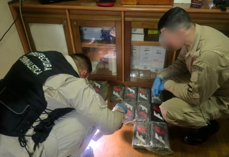 Operativo-encuentran-cocaina-en-un-buque